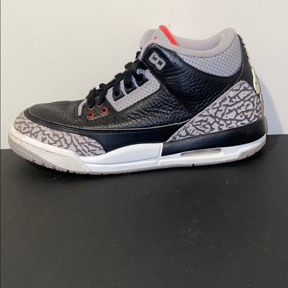 🔥Jordan retro 3 black cement size 6Y